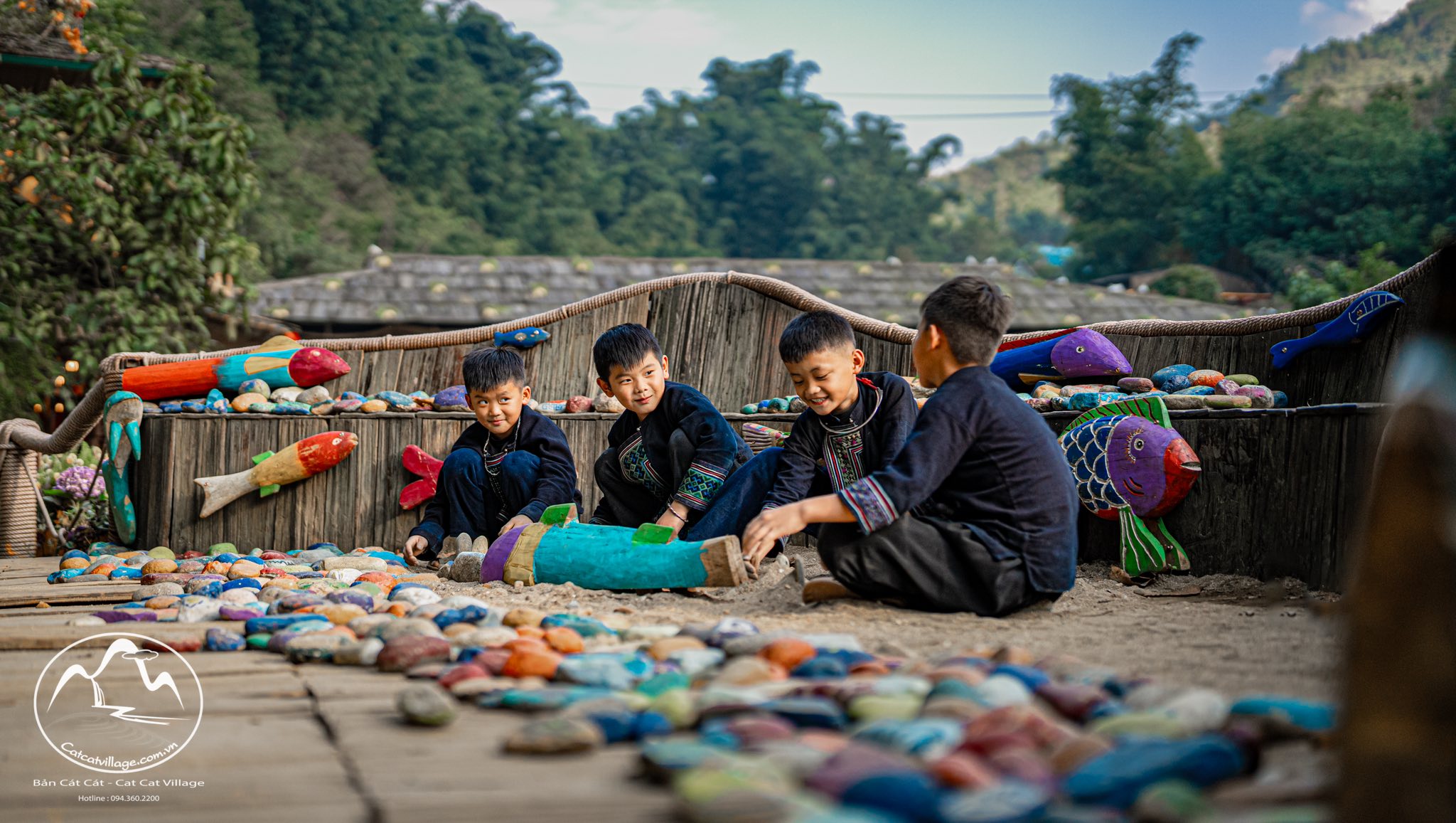 Bãi Đá Tuổi Thơ – Dấu Ấn Bình Yên Giữa Bản Cát Cát Và Tuổi Thơ Những Đứa Trẻ Núi Rừng